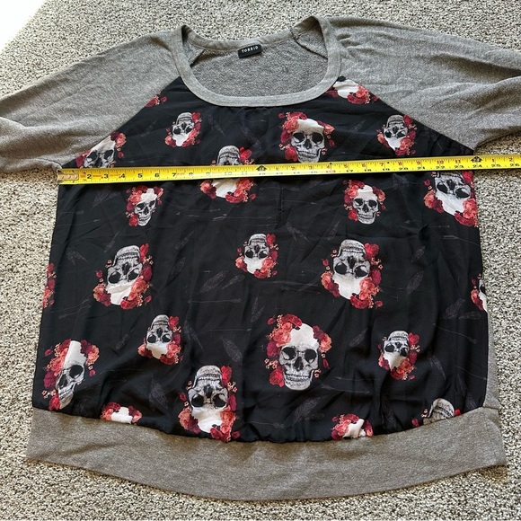 TORRID 1X Gray Sweatshirt Chiffon Black Red Skull Front R $59 - Picture 4 of 9